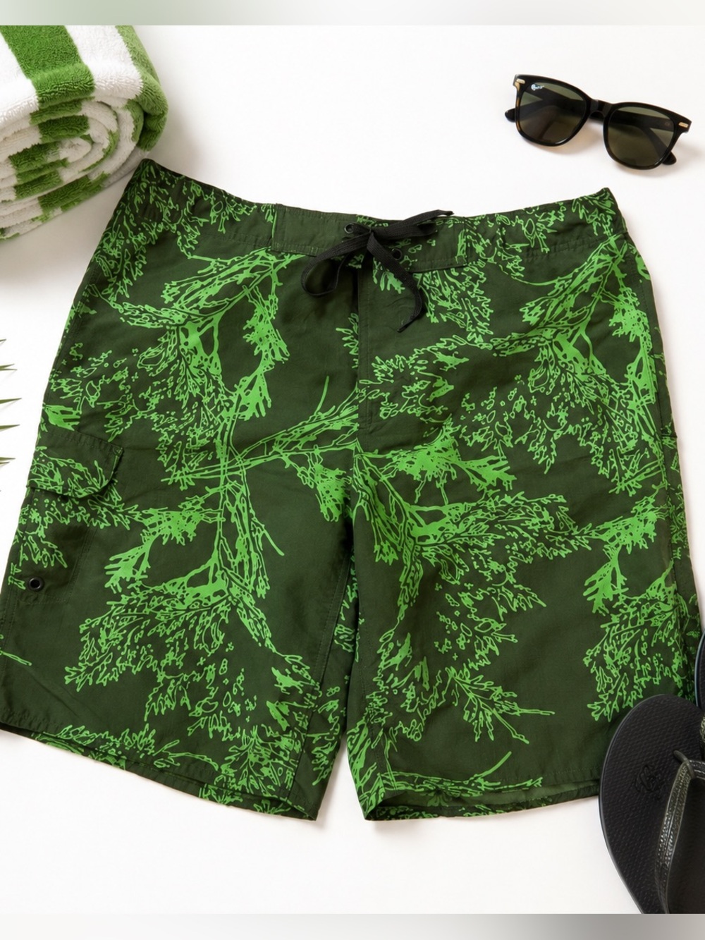 NWT Eddie Bauer Men’s XL Green Botanical Board Swim Shorts Mesh Lined Beach